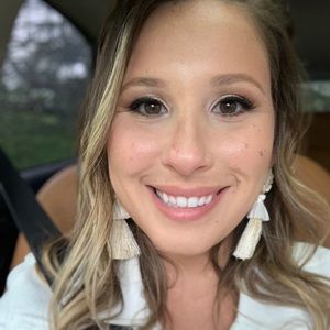 Meet your Posher, Cassandra